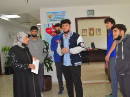 GR-12-Boys giving donation at Sharjah City for HumanitarianServices